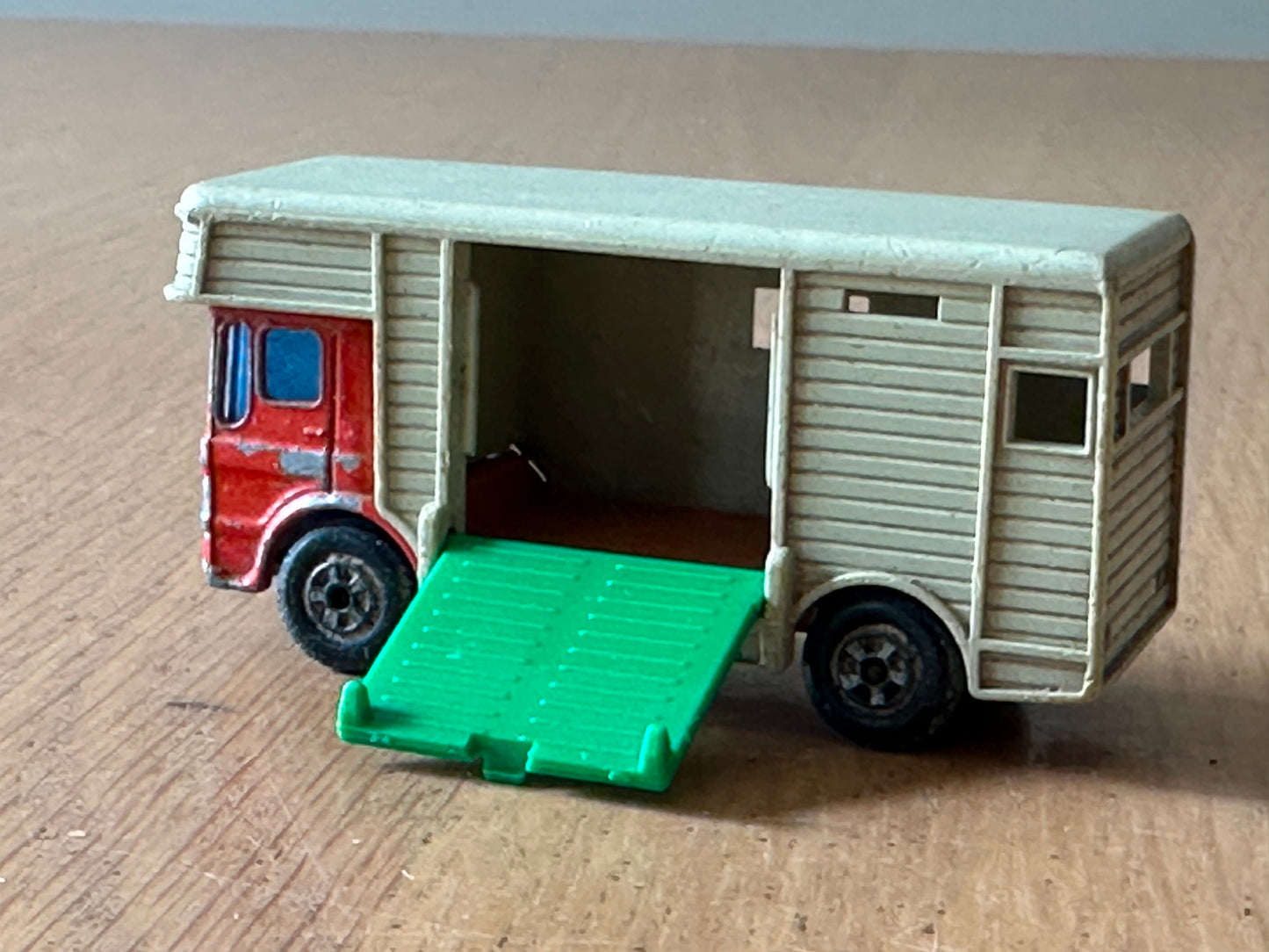 Matchbox Diecast Horsebox No. 17