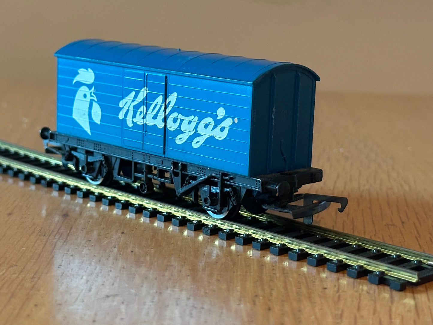 Hornby OO Gauge Kellogg's Van. Pre Owned. R222.