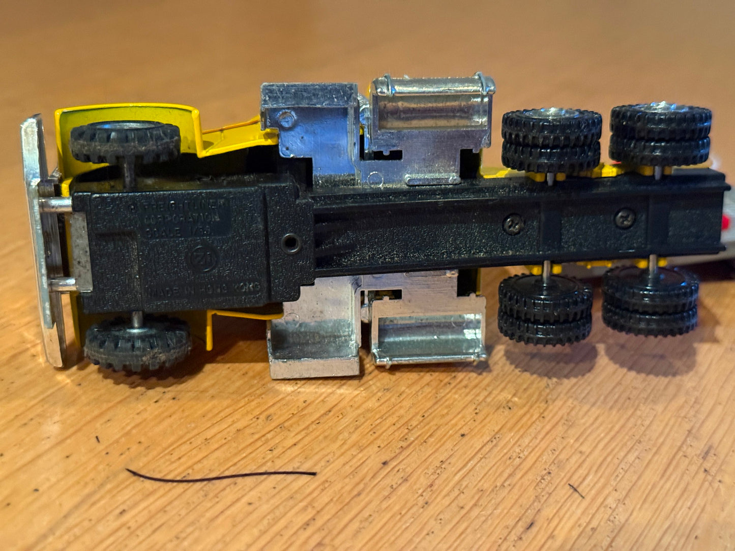 Zee Toys Diecast Freightliner Flatbed Semi Truck - 1982