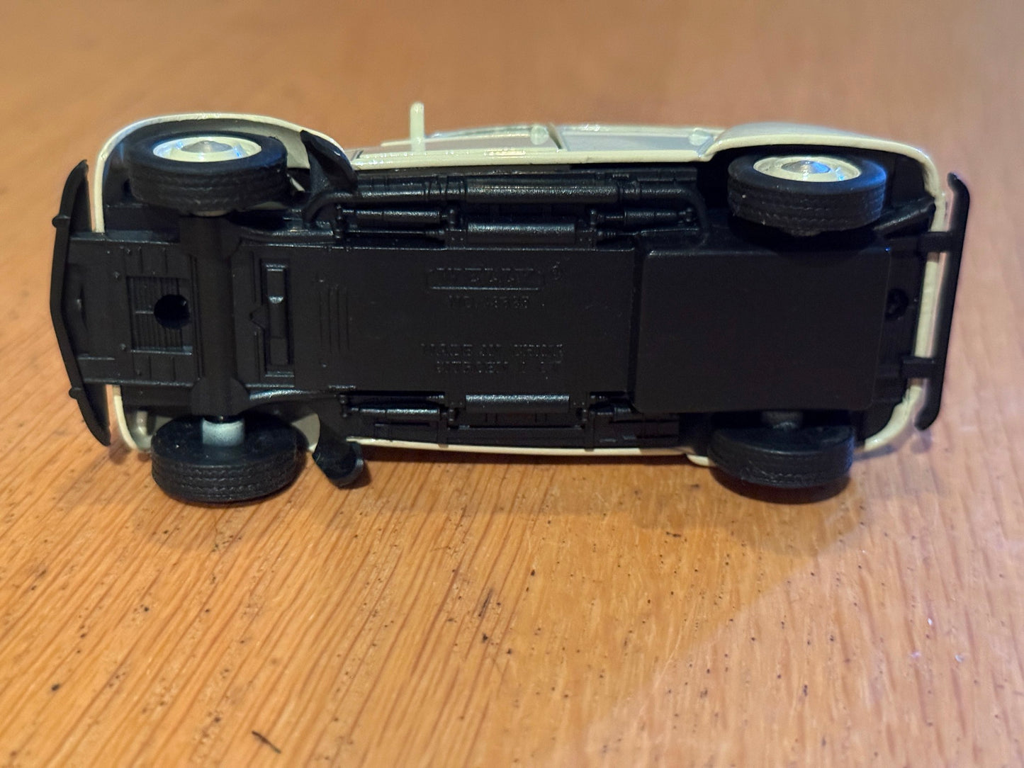 Kinsmart 1:38 pullback Citroen 2CV - Preowned in very good condition