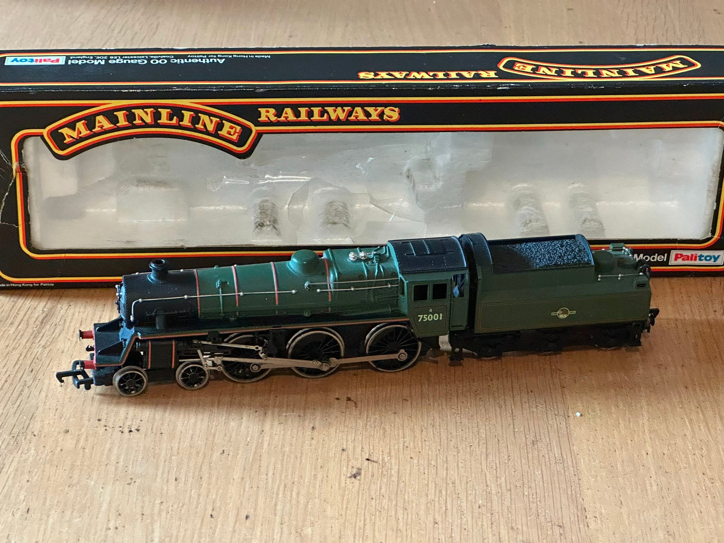 Mainline OO Gauge 4-6-0 Standard Class 4 Locomotive 75001. Pre Owned. Boxed.