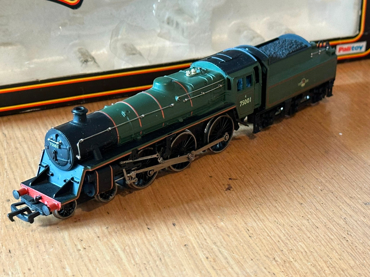 Mainline OO Gauge 4-6-0 Standard Class 4 Locomotive 75001. Pre Owned. Boxed.