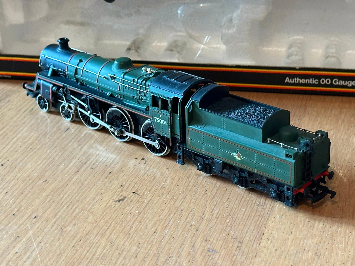 Mainline OO Gauge 4-6-0 Standard Class 4 Locomotive 75001. Pre Owned. Boxed.