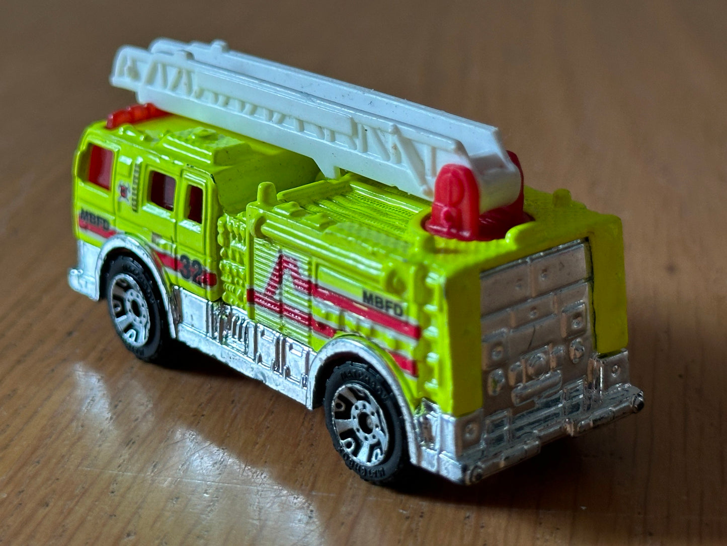 Matchbox Diecast Model - MB660 Ladder Fire Truck