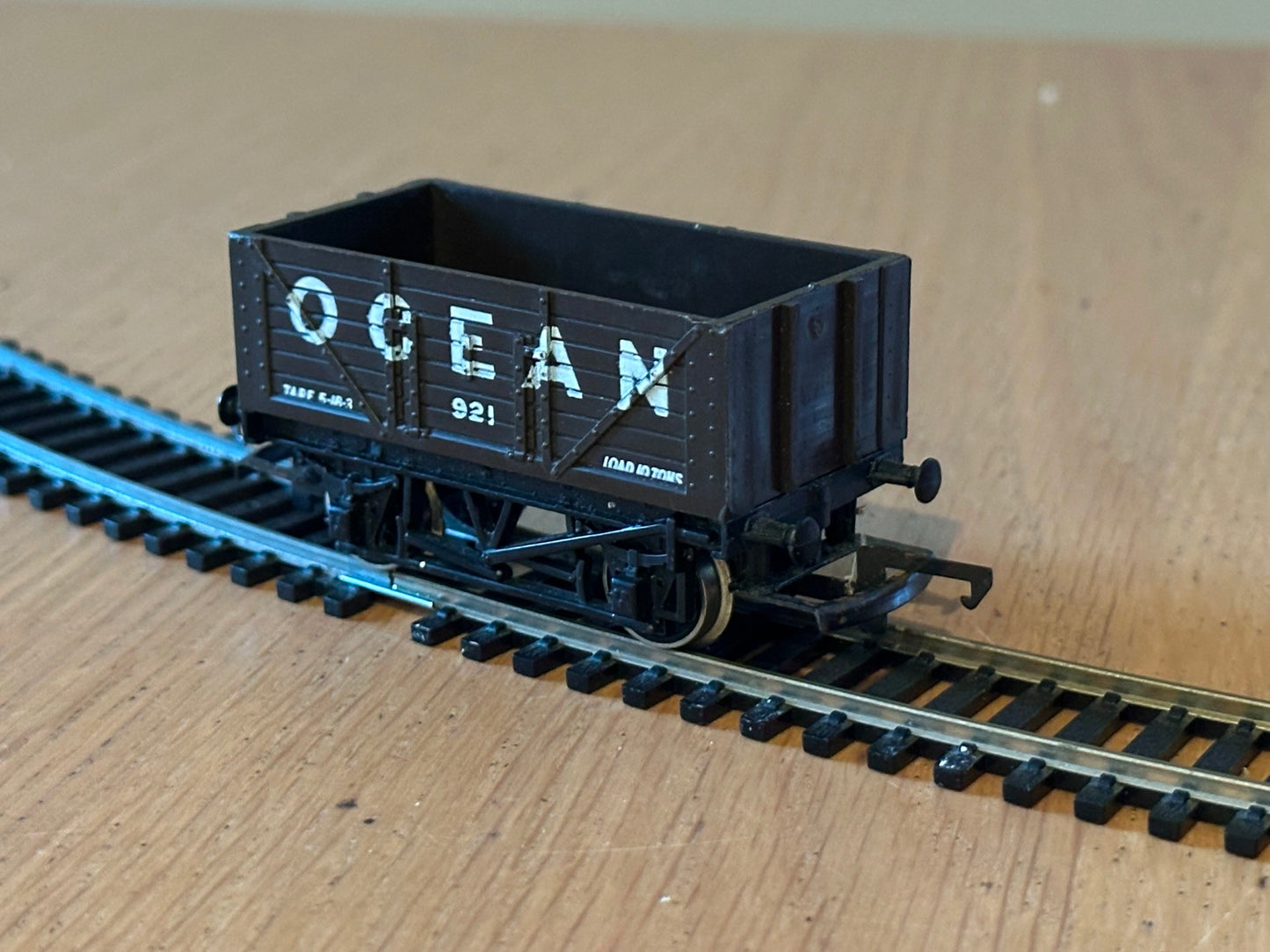 Hornby R009 Ocean 921 7 Plank wagon. Pre owned.