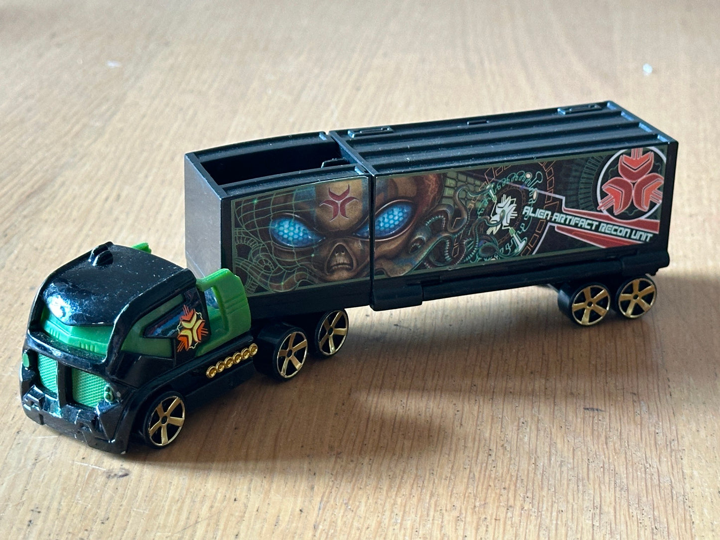 Hot Wheels Diecast Model - Alien Artifact Recon Unit