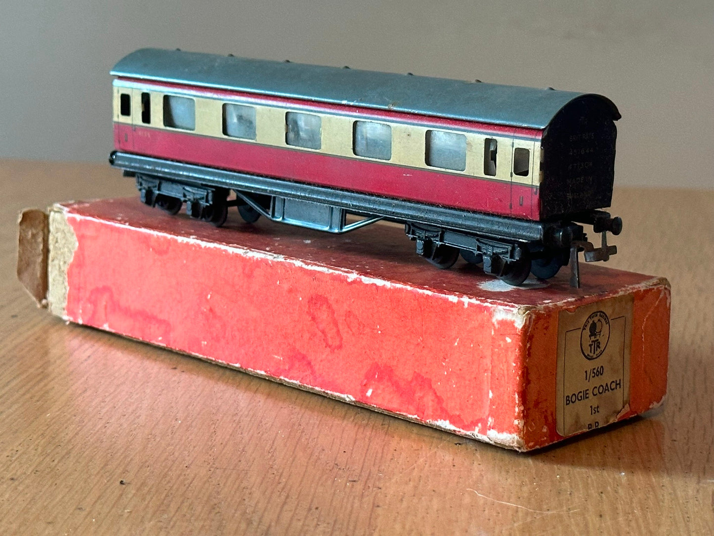 Trix OO Gauge 1/560 3 Rail LMS Short Coach 1st 4135. Boxed.