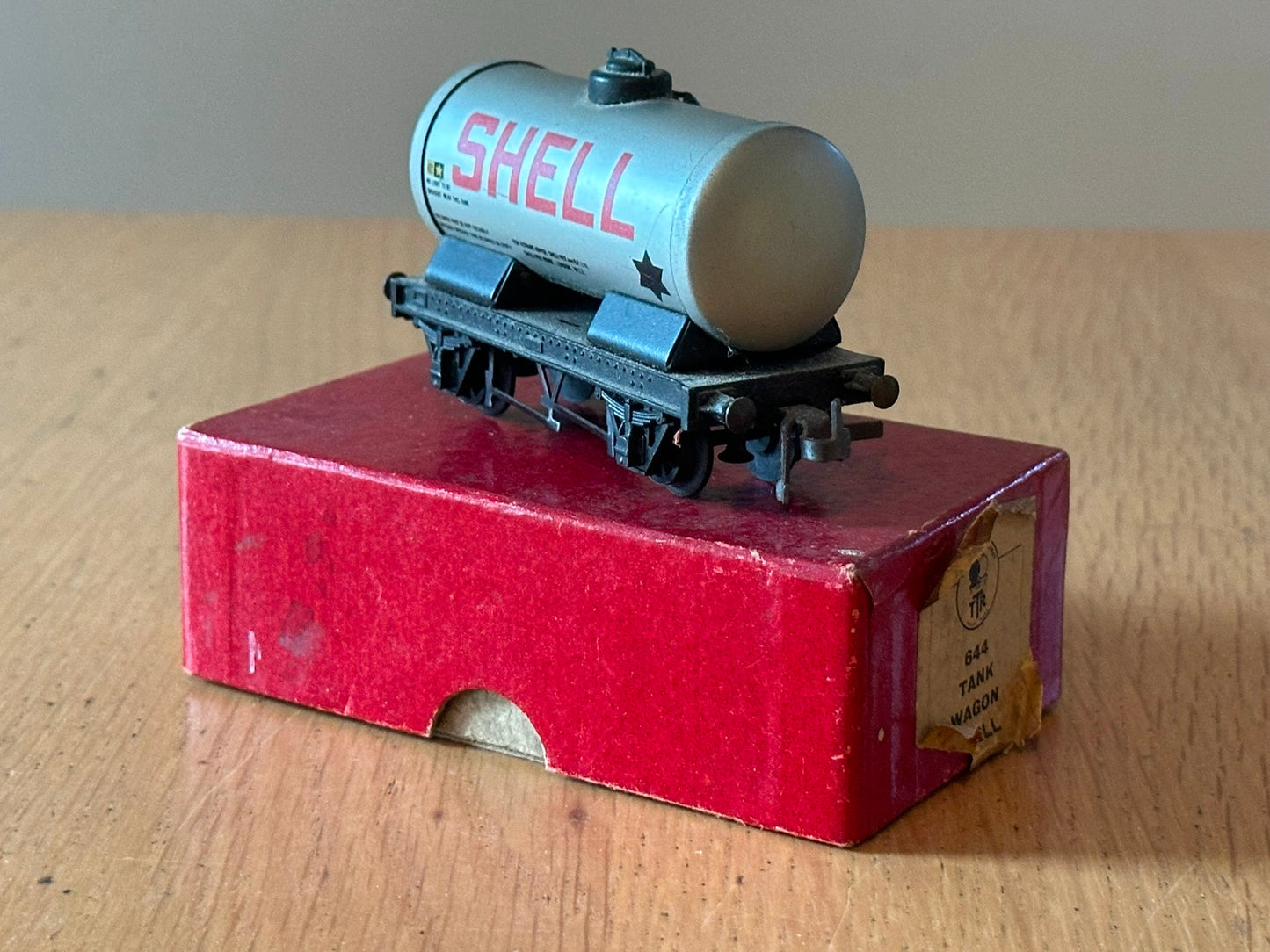 Trix Twin 643 OO Gauge Shell Tank Wagon. Pre Owned. Original Box.