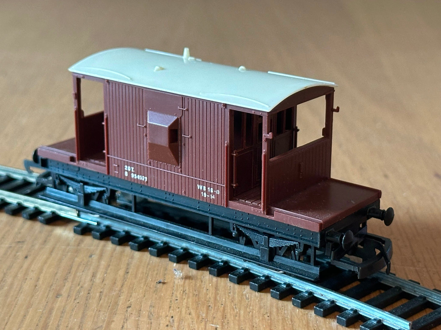 Hornby OO Gauge 20T Brake Van B952566. Pre-owned.