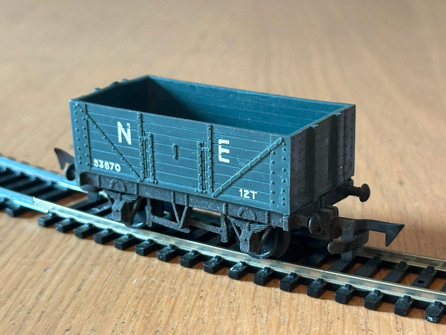 Triang OO Gauge Railways R10 12T Open Wagon NE Green 83670