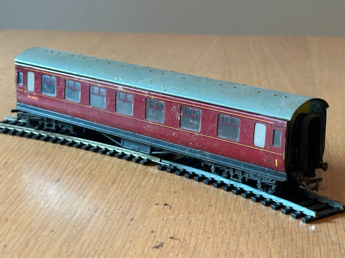 Hornby Dublo OO Gauge M 4193 Red Rose Maroon Coach