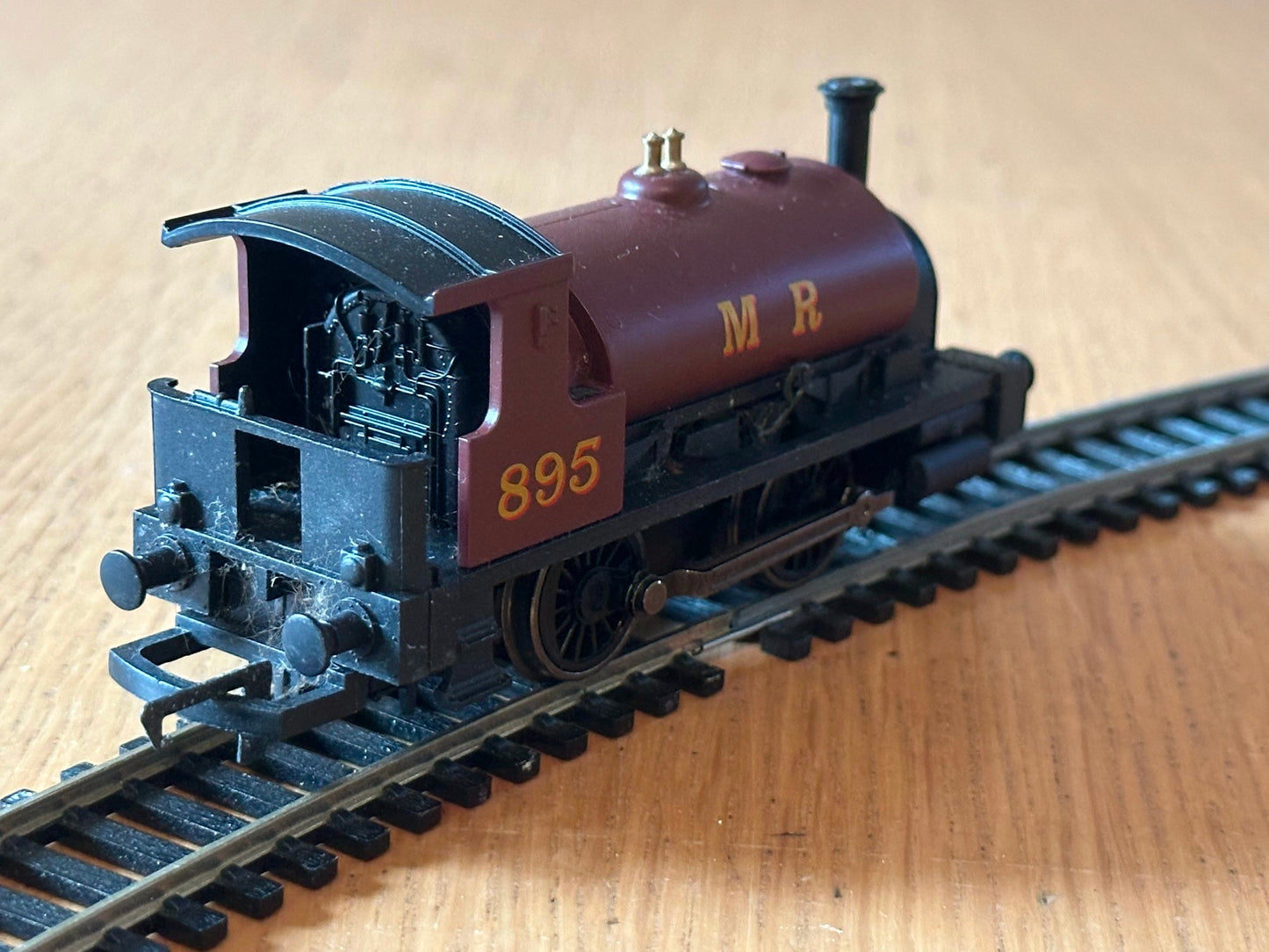 Hornby R1115 OO Gauge Loco Class 0F Pug 0-4-0T 895. Fully working.