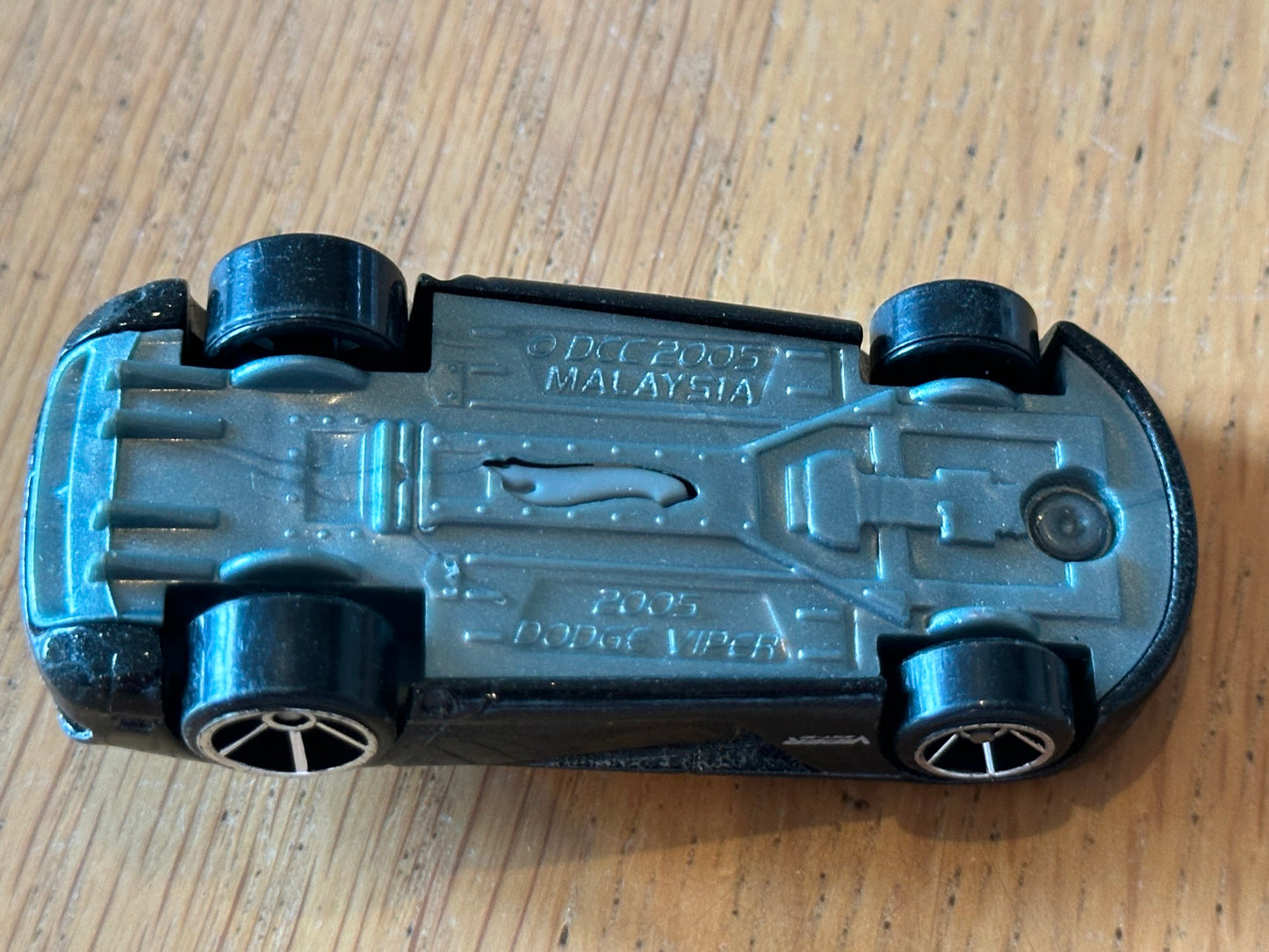 Hot Wheels Diecast Model - 2005 Dodge Viper