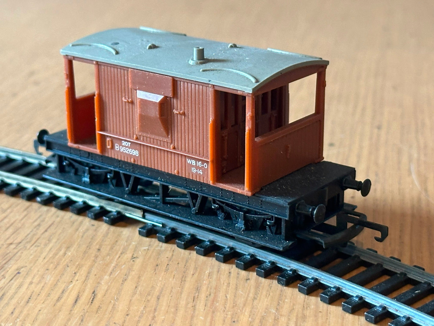 Tri-ang Hornby 00 Gauge 20 Ton Brake Van.
