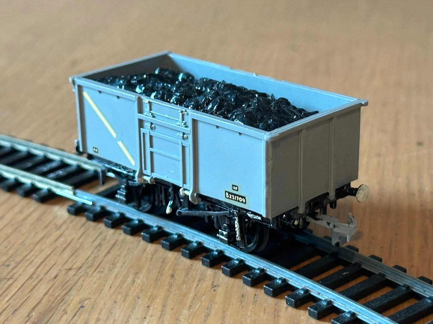 OO Gauge 16T Open Wagon with load. Kit built.