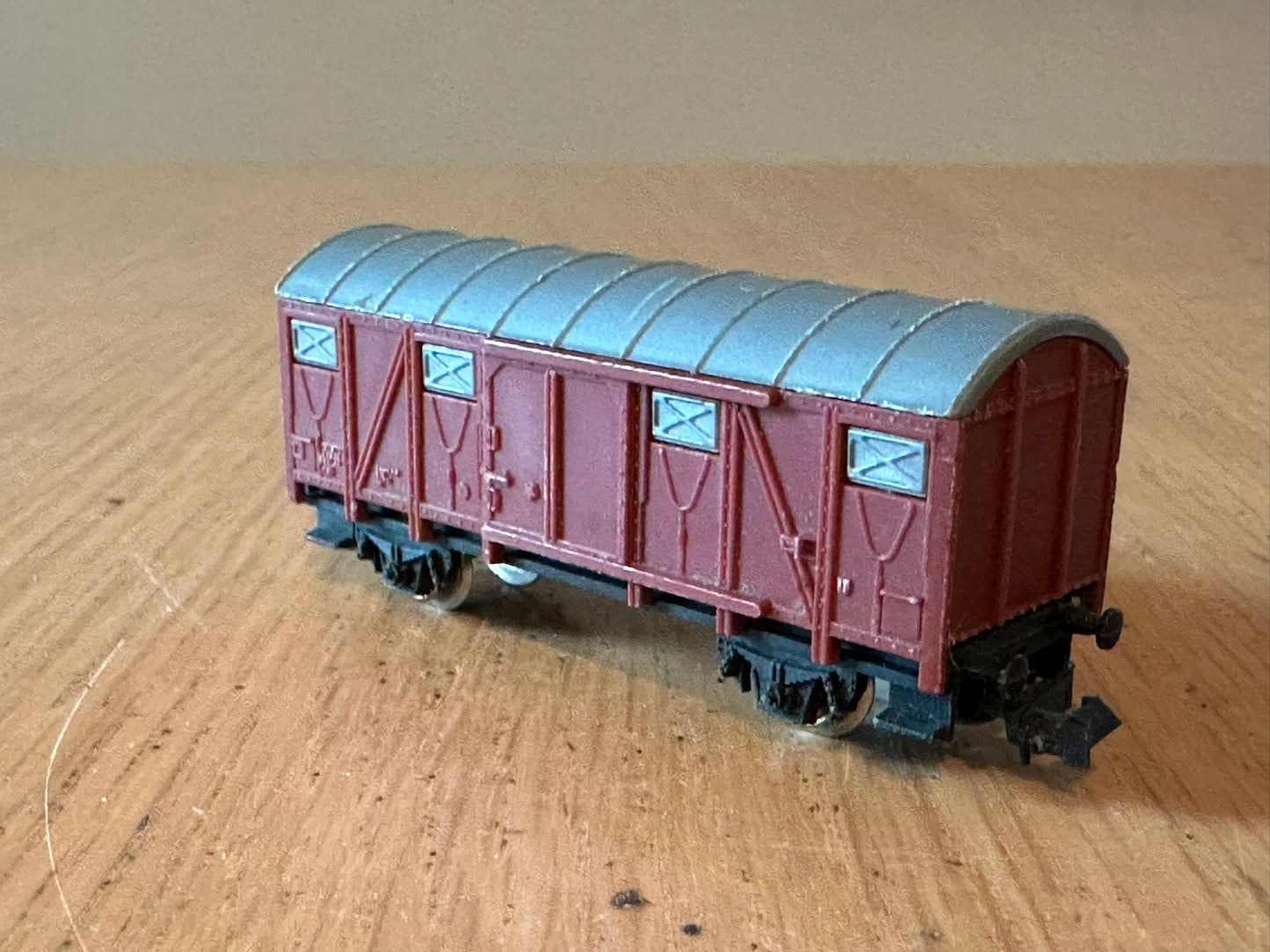 Lima N Gauge 2-Axle LWB Boxcar in Brown