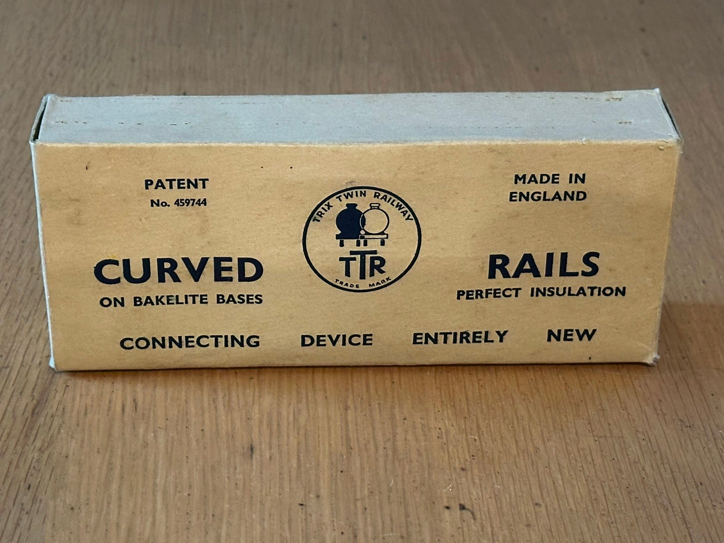 Trix Twin OO Gauge Railway Curved Rails x 6. Boxed. 410/1.