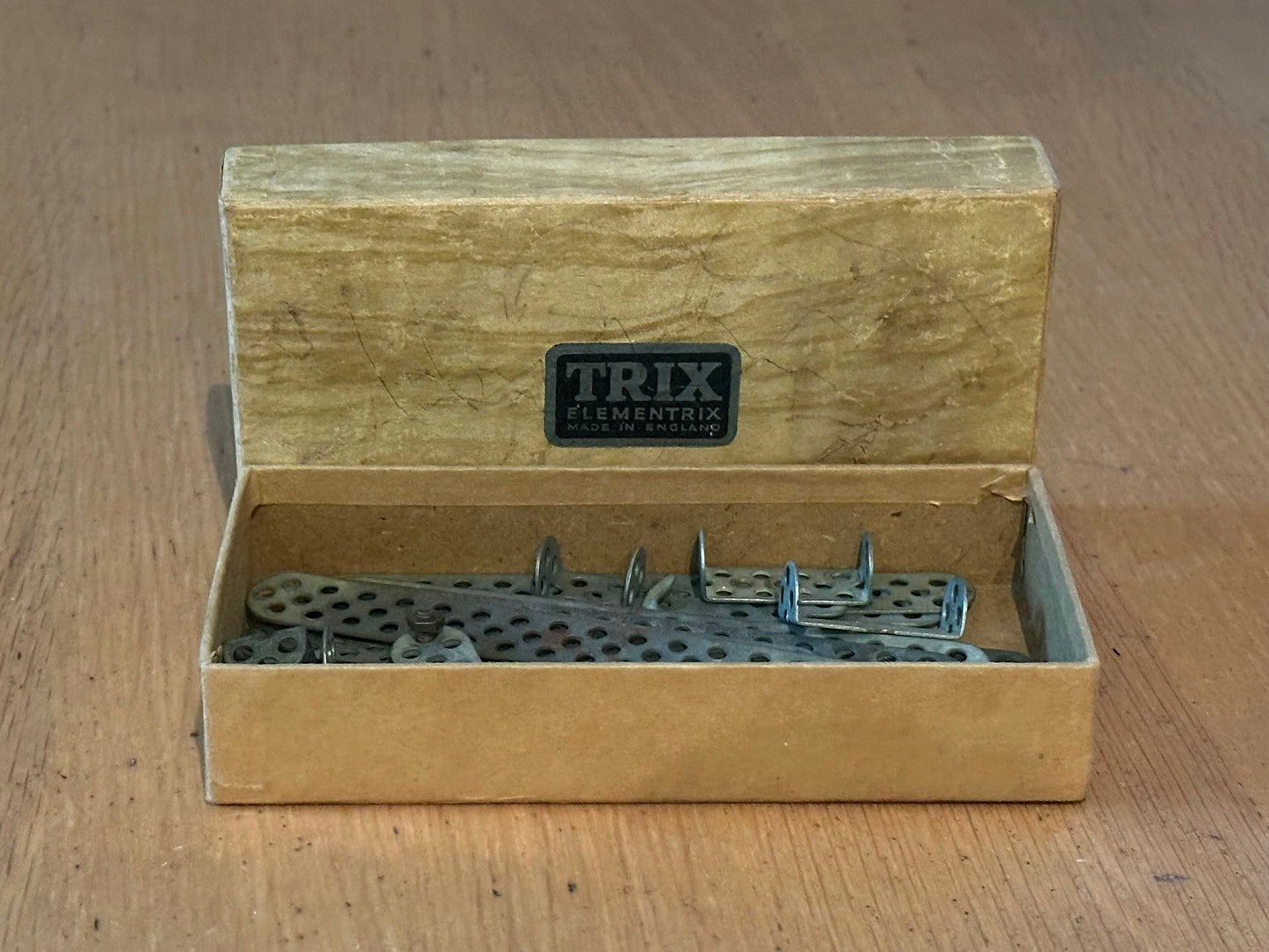 Trix Elementrix - boxed. Mainly plates. A few screws and nuts.