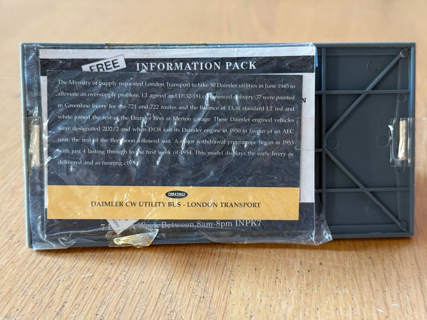 Corgi Original Omnibus 1:76 OM43902 - Daimler CW Utility - London Transport