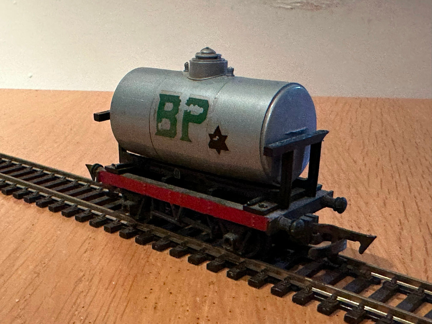 Triang TT Railways OO Gauge T73 Shell Petrol Tanker (with BP sticker) - playworn
