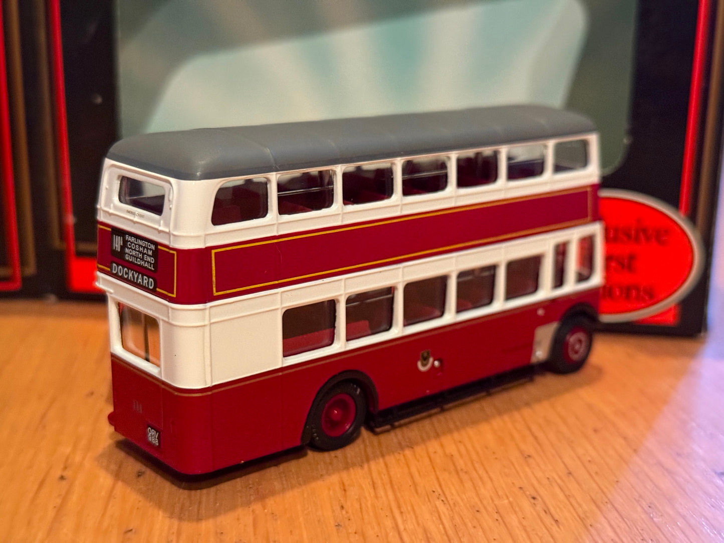 EFE OO Gauge 1:76 20008 - Leyland PD2/12 Orion - Portsmouth Corporation