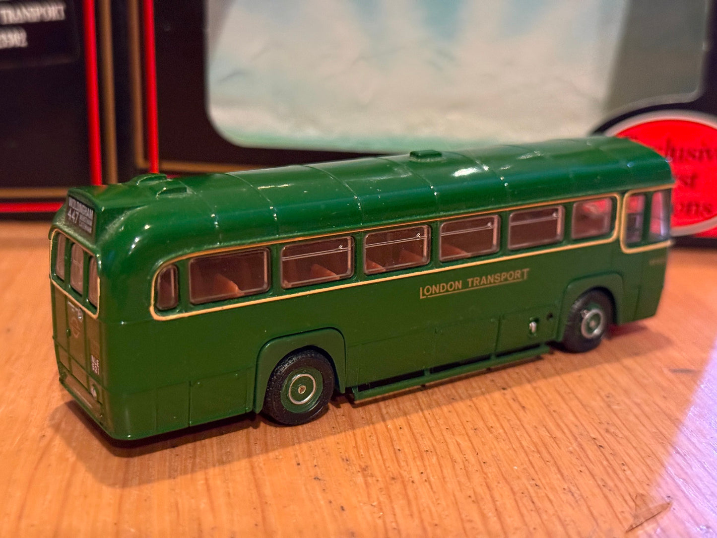 EFE OO Gauge 1:76 23301 - AEC RF London Transport Country Services