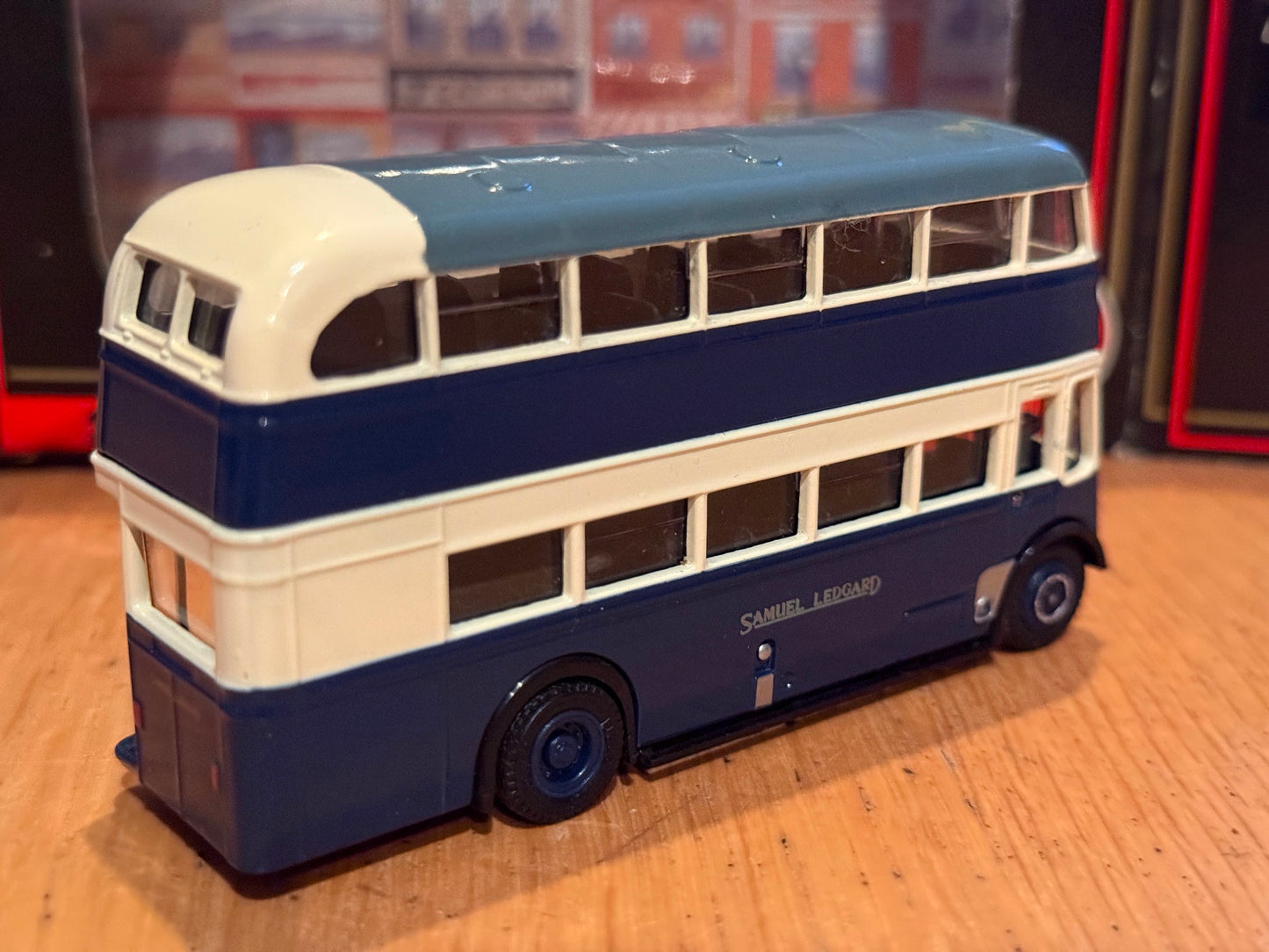 EFE OO Gauge 1:76 15903 - Leyland Titan PD1 Highbridge Decker - Samuel Ledgard