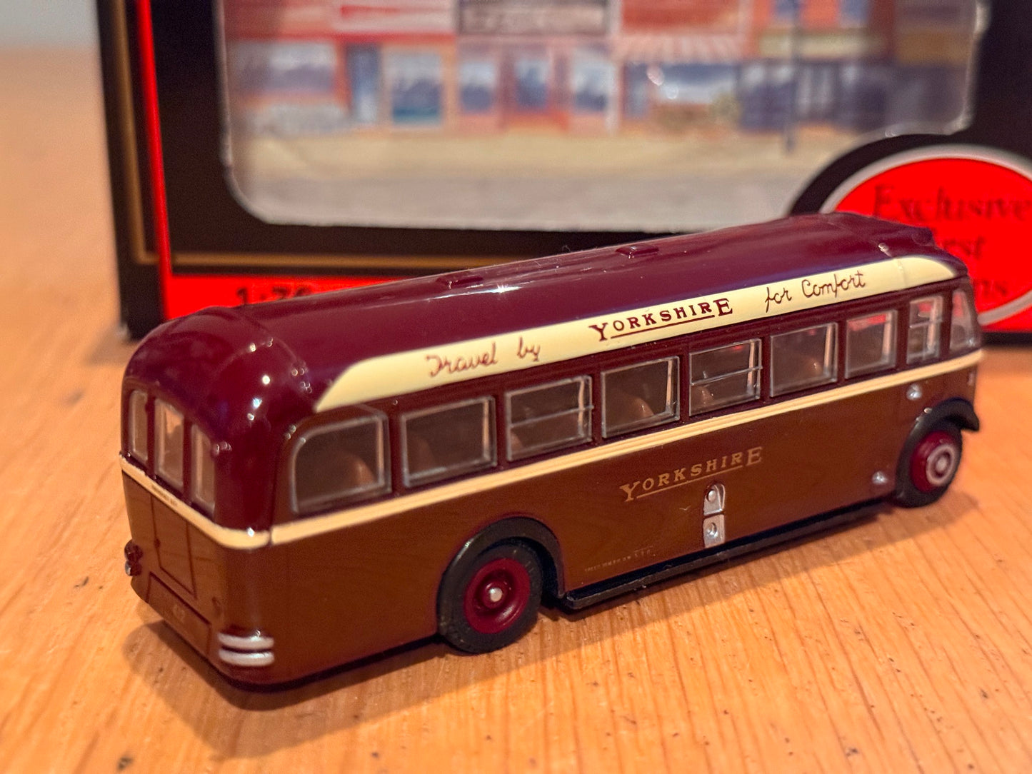 EFE OO Gauge 1:76 18301 - Leyland TS8 Tiger Type A - Yorkshire Woollen