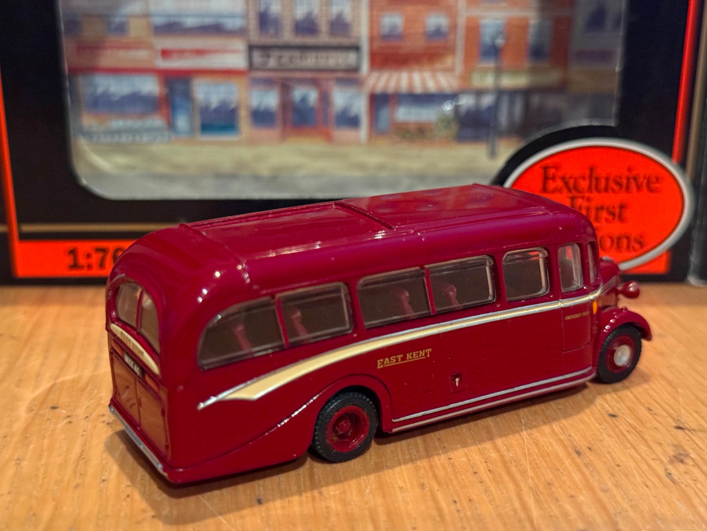 EFE OO Gauge 1:76 20117 - Bedford OB Coach - East Kent