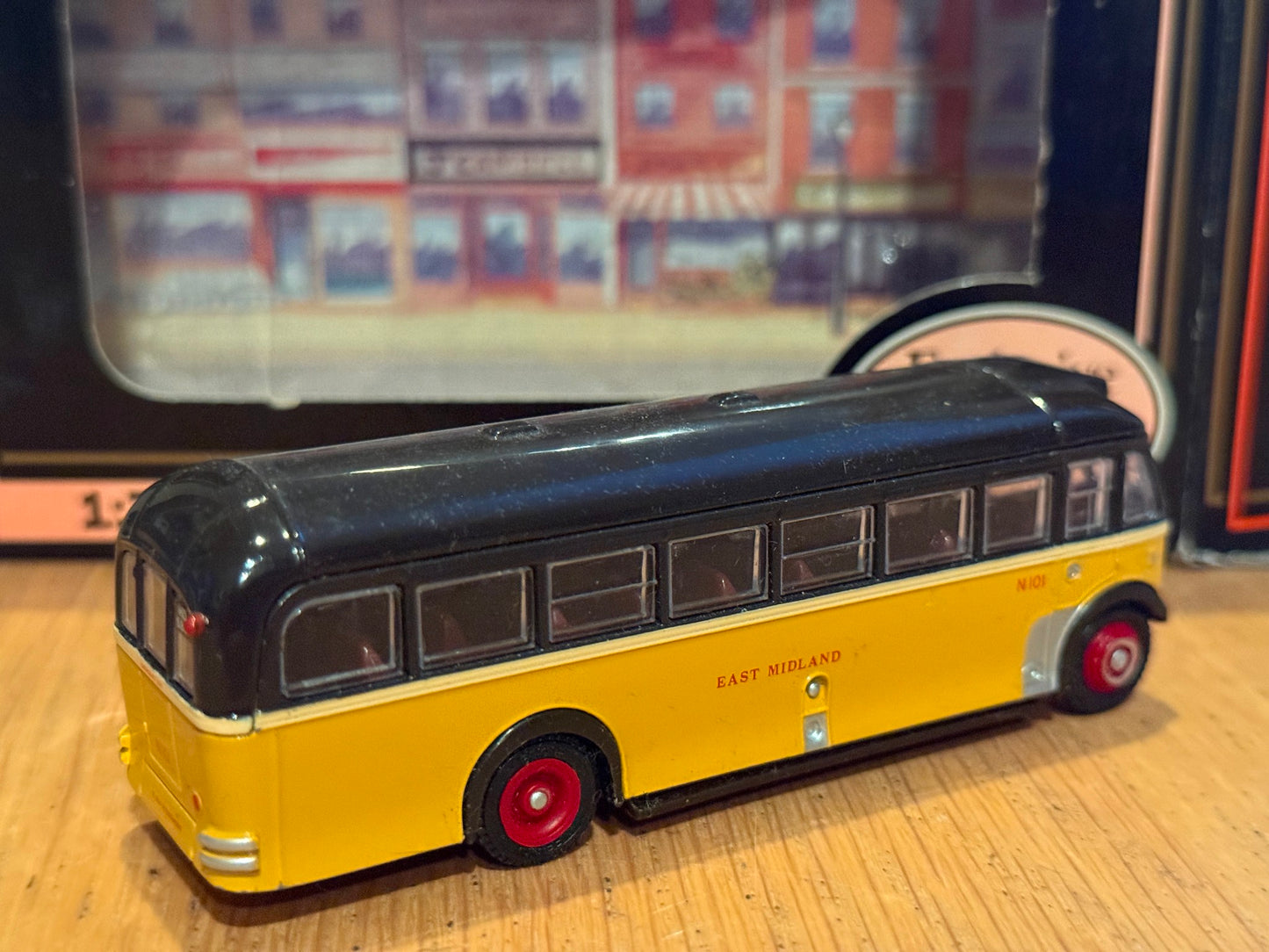 EFE OO Gauge 1:76 18305 - Leyland TS8 Tiger - East Midland