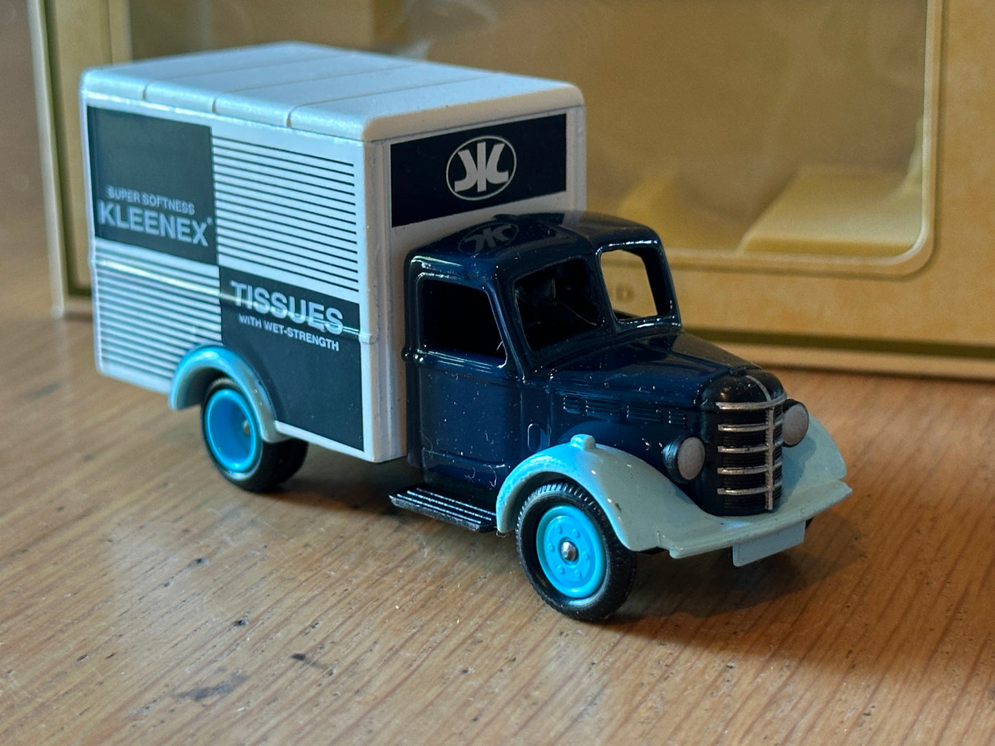Lledo Days Gone LP59004 - Bedford 30cwt Truck - Kleenex Tissues