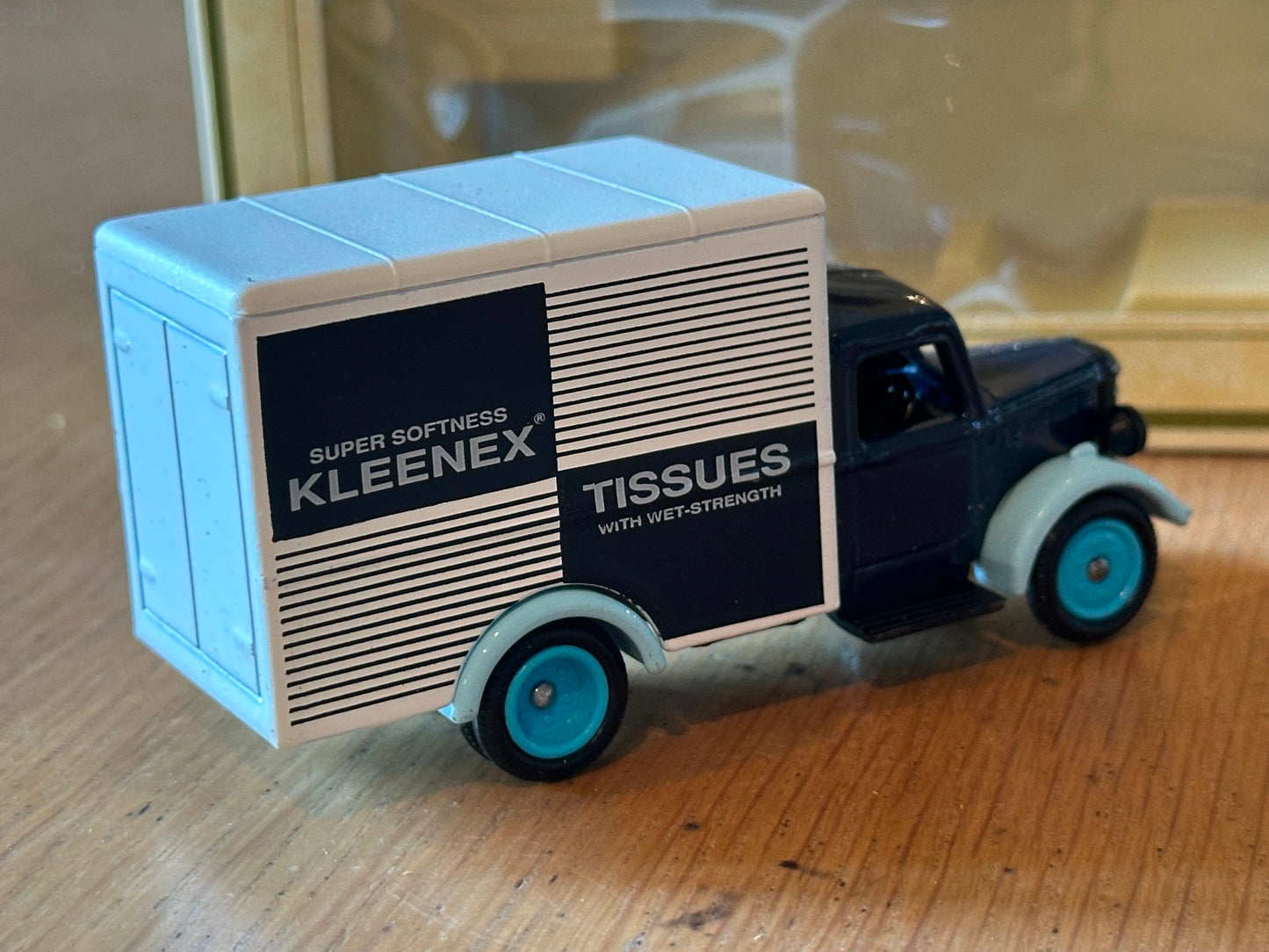 Lledo Days Gone LP59004 - Bedford 30cwt Truck - Kleenex Tissues