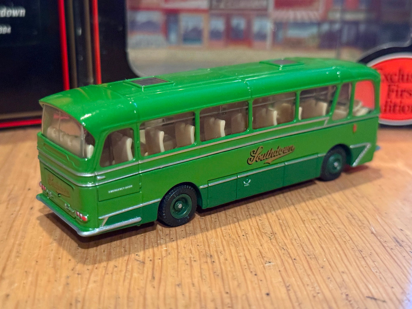 EFE OO Gauge 1:76 12304 - Harrington Grenadier/Cavalier Coach - Southdown