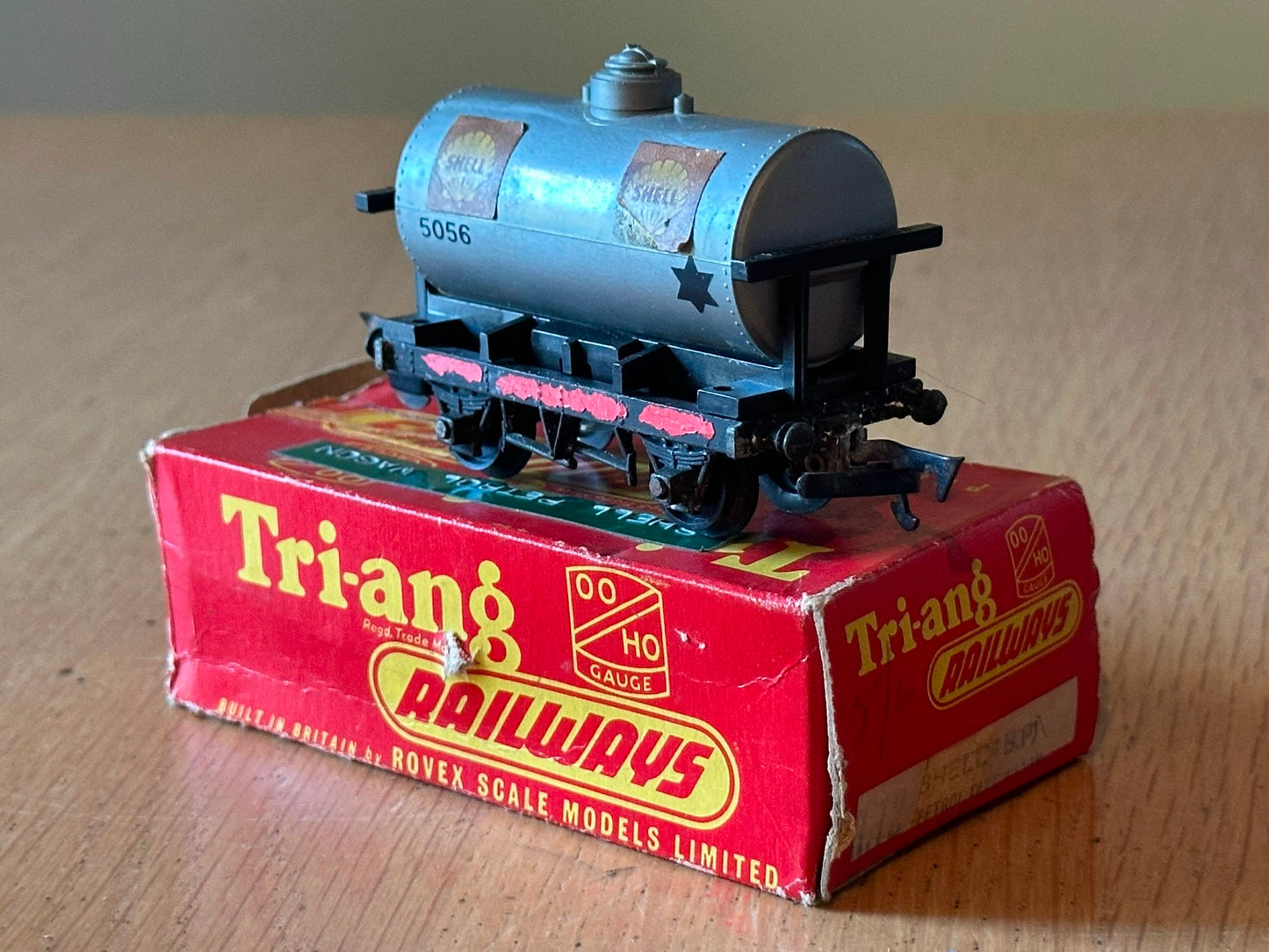 Tri-ang R12 OO Gauge Shell BP Private Owner Fuel Tanker. Original Box.