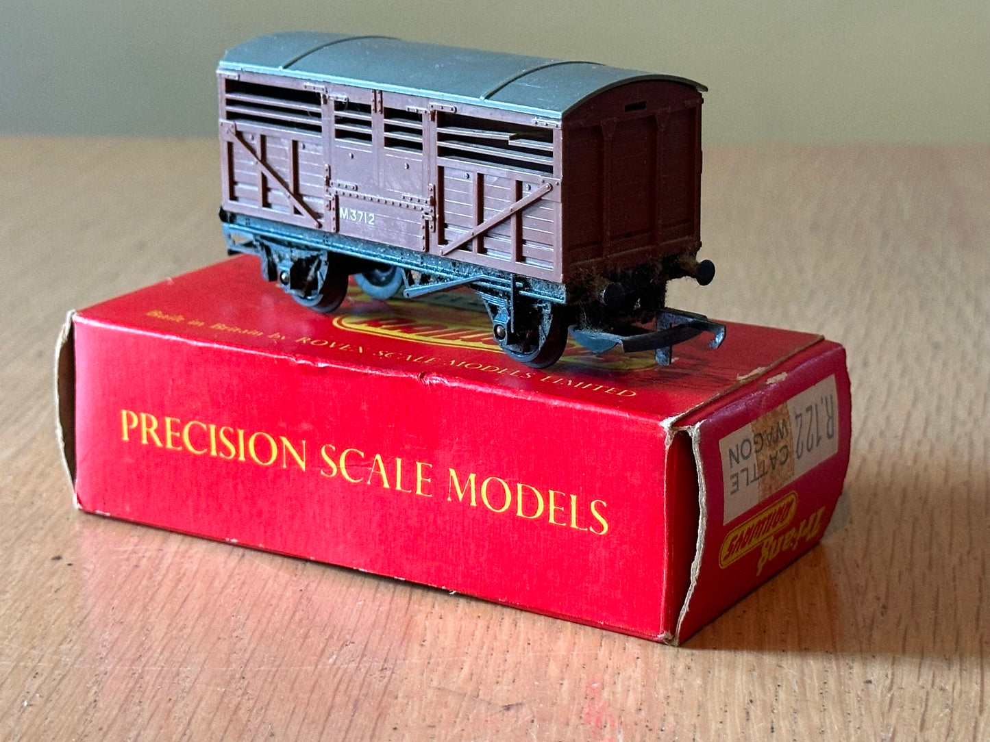 Tri-ang R122 OO Gauge BR M3713 Cattle Wagon. Original Box.