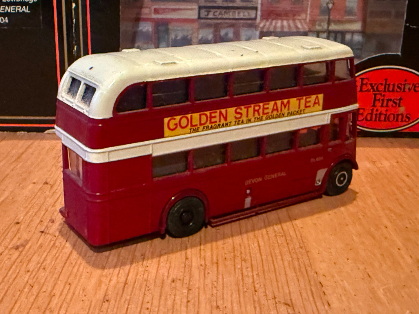EFE OO Gauge 1:76 16004 - Leyland Titan PD2 Lowbridge Bus- Devon General