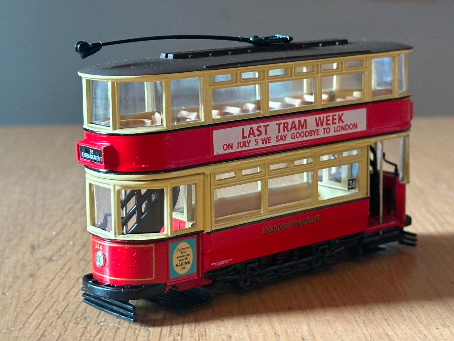 Corgi Tramway Classics 1:76 36704 London Transport Fully Closed Tram
