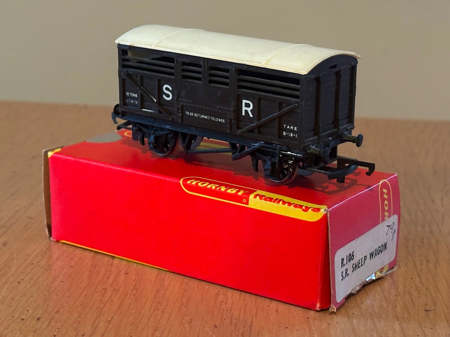 Tri-ang R106 OO Gauge SR Sheep Wagon. Original Box.
