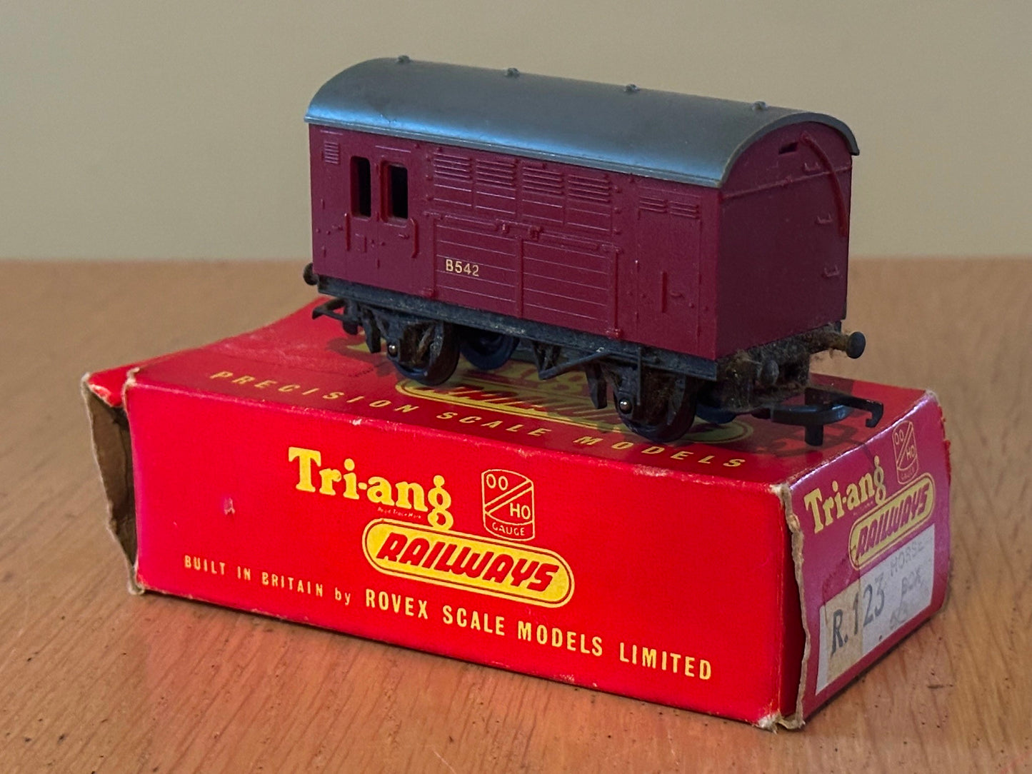 Tri-ang R123 OO Gauge Horse Box. Original Box.