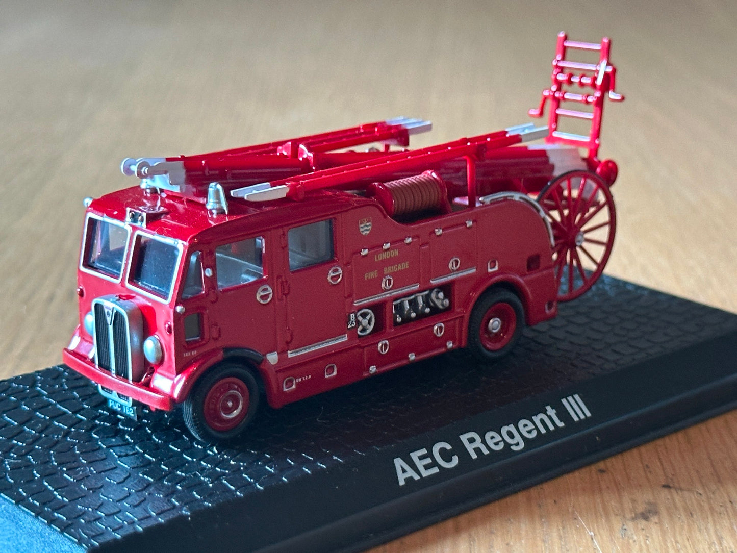 Atlas Editions OO Gauge - AEC Regent III Fire Engine - London Fire Brigade.