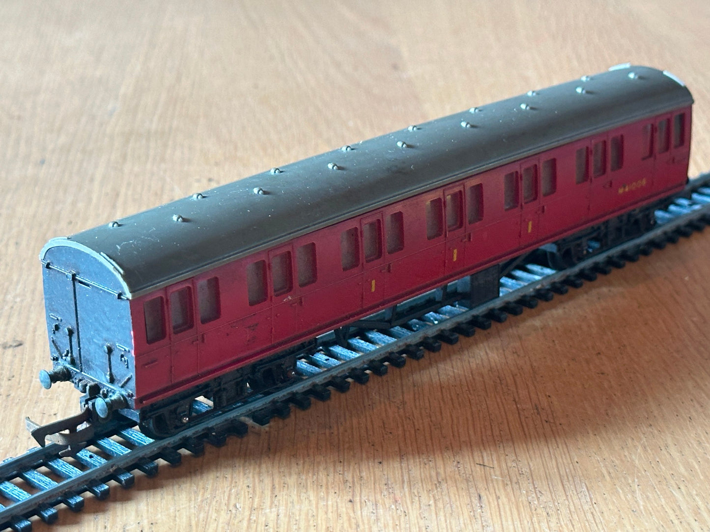 Tri-ang OO Gauge R121 - Suburban Coach M41006