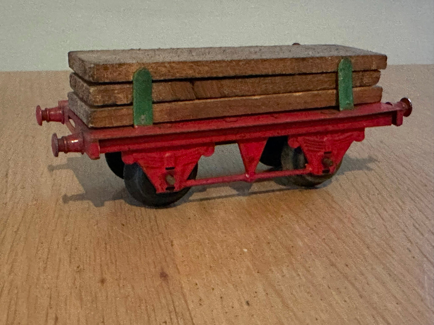 Vintage Hornby O Gauge Wagon with Wood Load. Missing couplings.
