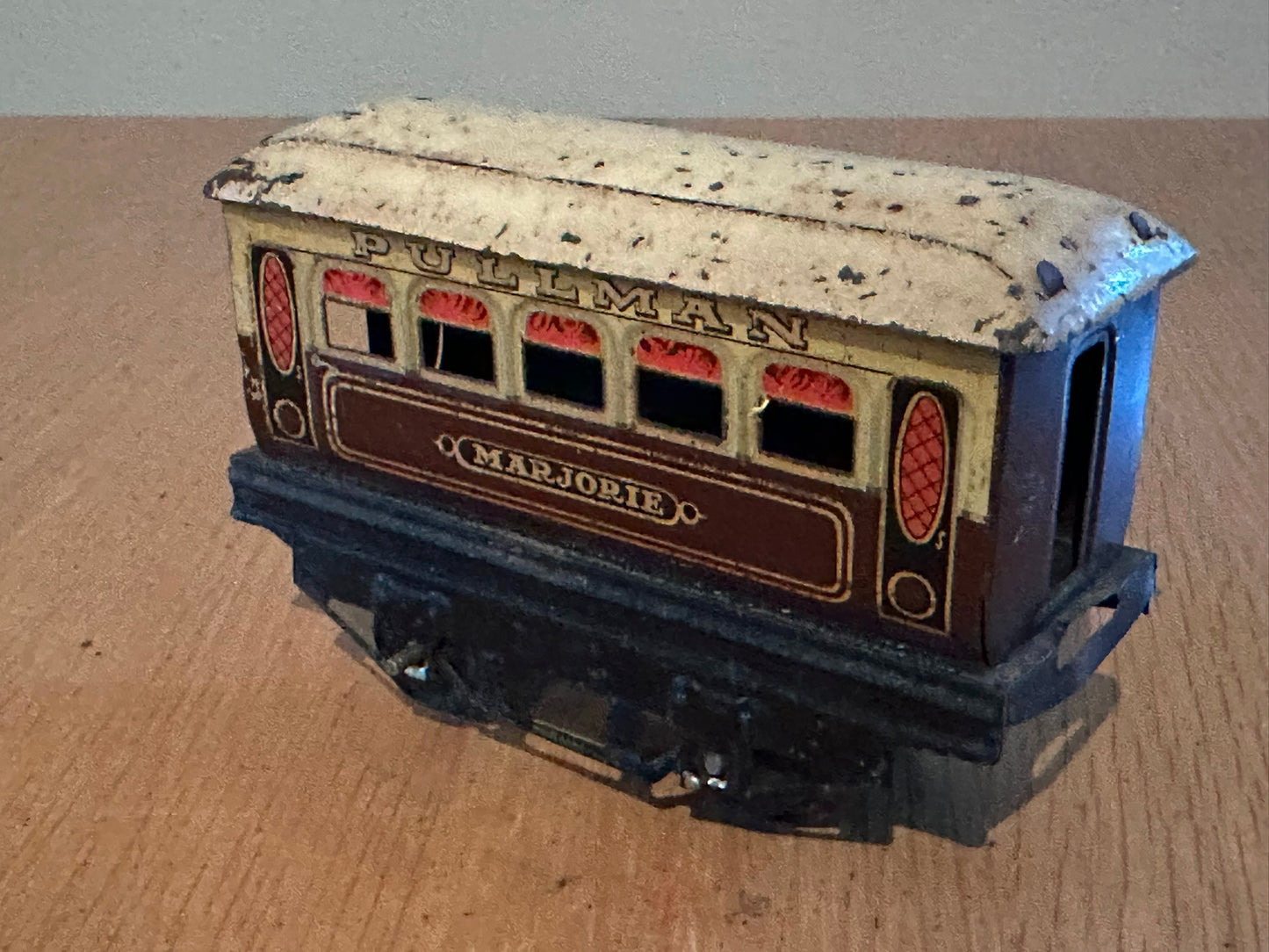 Vintage Hornby O Gauge Coach 'Marjorie'. Missing couplings.