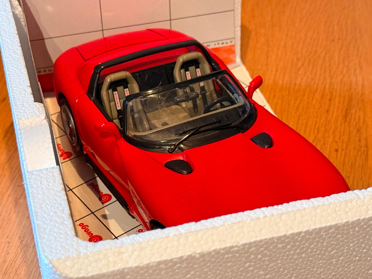 Bburago 1:18 Diecast Dodge Viper GTS Coupe