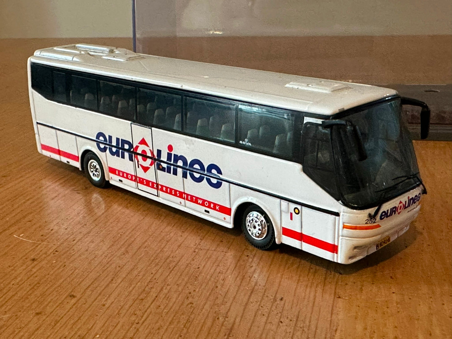 Corgi OO Gauge Original Omnibus OM45302 Biova Futura - 'Eurolines'. Pre Owned.