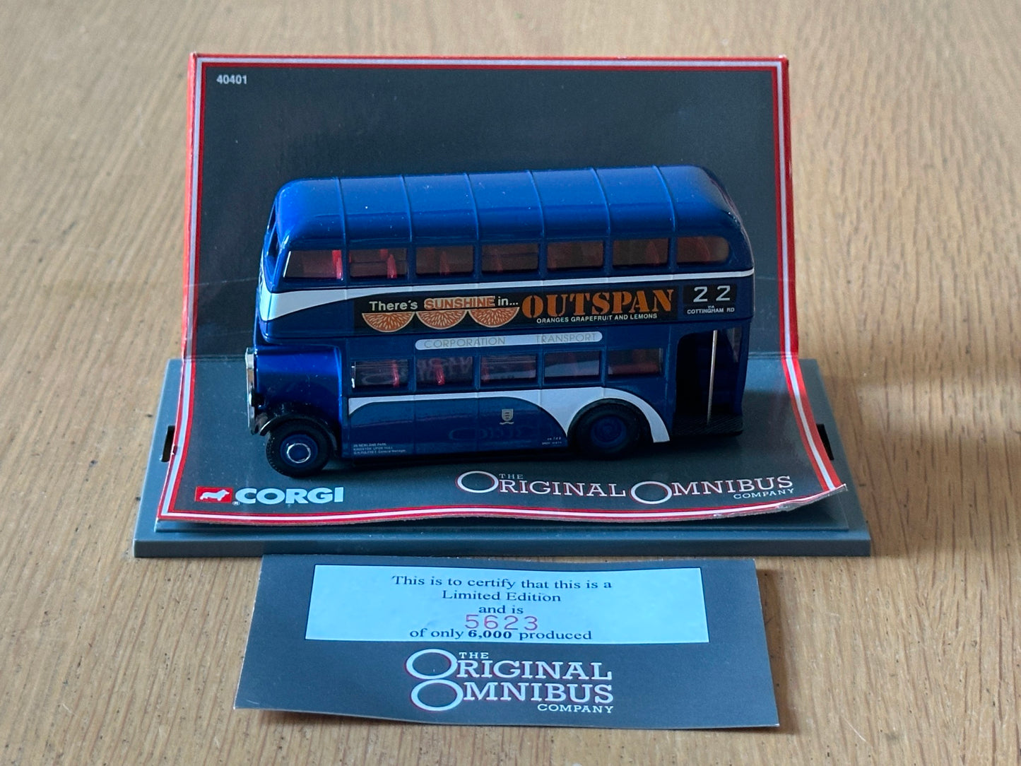 Original Omnibus 1:76 OO Gauge 40401 - AEC Regent II Kingston-Upon-Hull City
