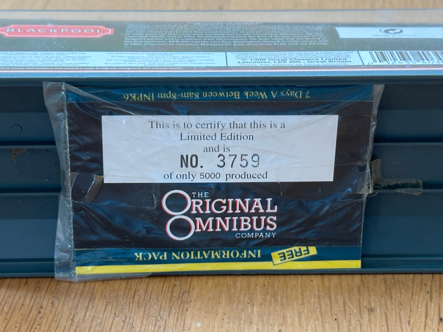 Original Omnibus 1:76 OO Gauge 97170 - Burlingham Seagull Woods - Blackpool Bus