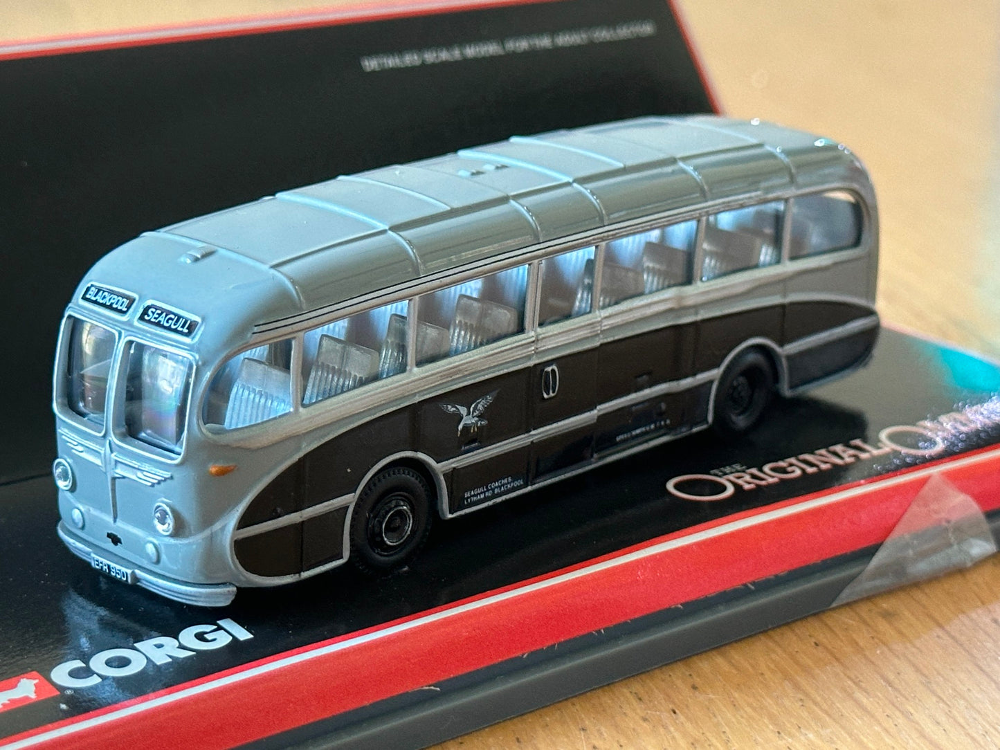 Original Omnibus 1:76 OO Gauge 97170 - Burlingham Seagull Woods - Blackpool Bus
