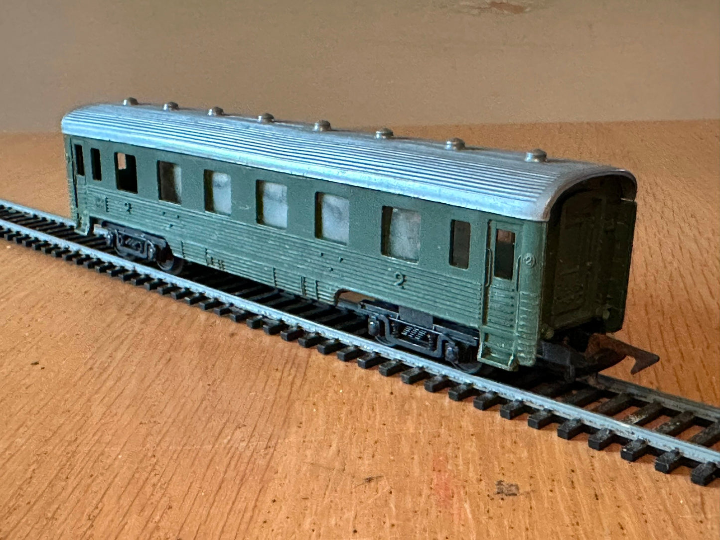 Jouef SNCF 2nd Class Coach - rare. Windows need reglueing