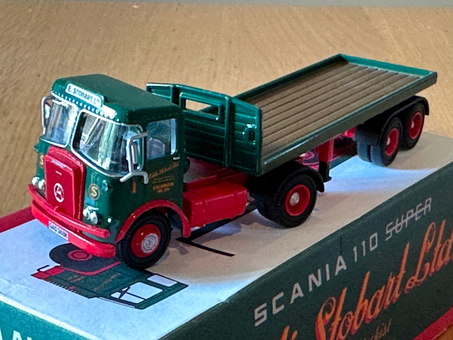 Atlas Editions OO Gauge Eddie Stobart - Scania 110 Flatbed